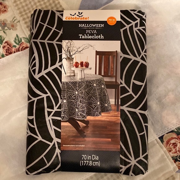 Halloween Spiderweb PEVA Rectangle Tablecloth Party Decoration (60” round) - Picture 3 of 5